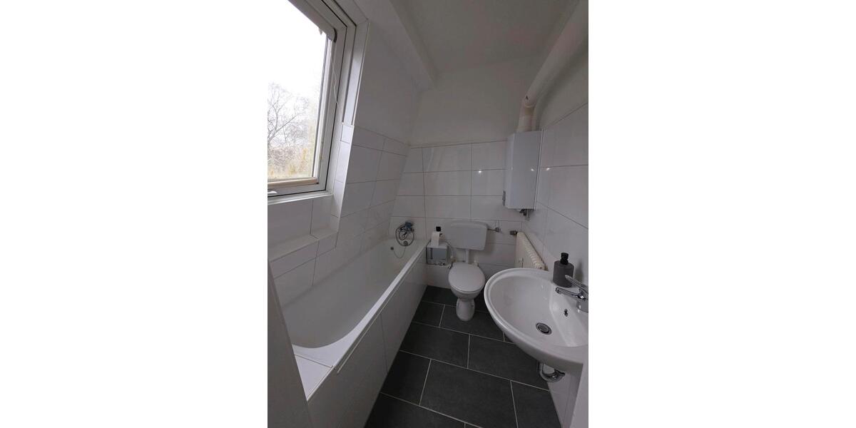 Dachgeschoßwohnung Wuppertal Cronenberg - 3 Zimmer, 96 m&sup2;, 590&euro; | Angebot:26528625
