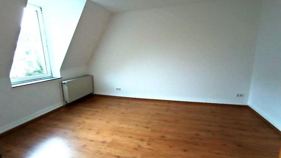 Dachgeschoßwohnung Wuppertal Gemarkung Langerfeld - 4 Zimmer, 100 m&sup2;, 950&euro; | Angebot:26324943