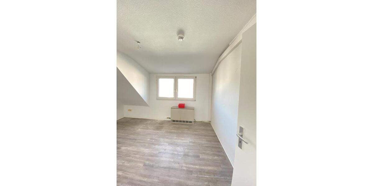 Dachgeschoßwohnung Solingen Mitte - 1 Zimmer, 37 m&sup2;, 489&euro; | Angebot:25908577
