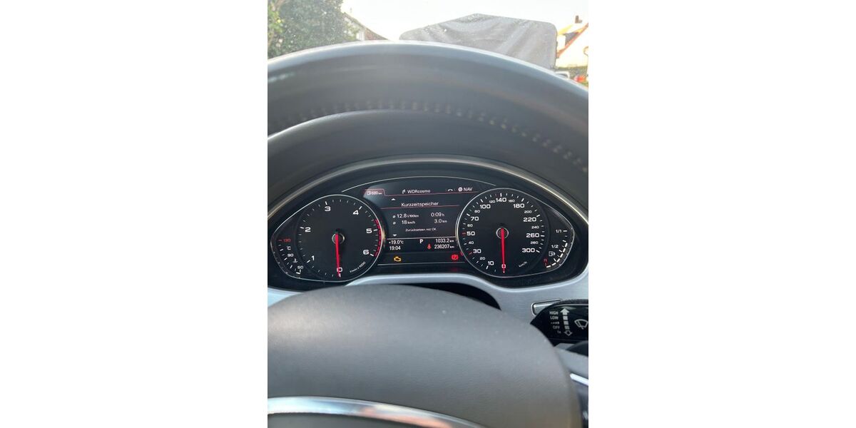 Audi A8 236.700 km 14.500 &euro; Düsseldorf 40229