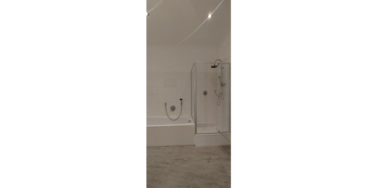 Erdgeschoßwohnung Solingen Central - 2 Zimmer, 100 m&sup2;, 1.000&euro; | Angebot:25478961