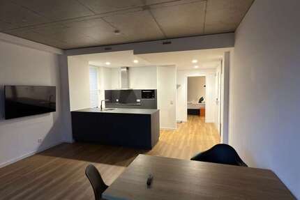 Wohnung Düsseldorf Heerdt - 2 Zimmer, 80 m&sup2;, 1.700&euro; | Angebot:25340205