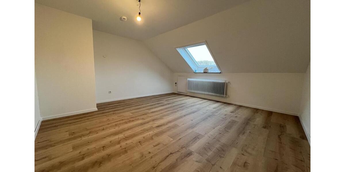 Dachgeschoßwohnung Wuppertal Arrenberg - 3 Zimmer, 47 m&sup2;, 420&euro; | Angebot:25369251