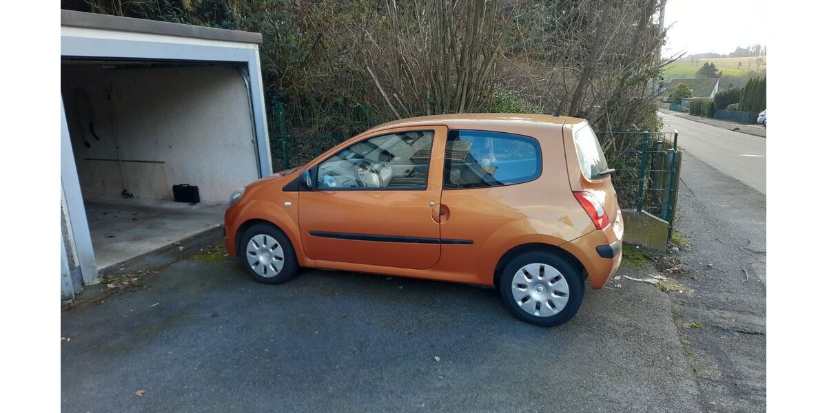 Renault Twingo 136.000 km 2.250 &euro; Halver 58553