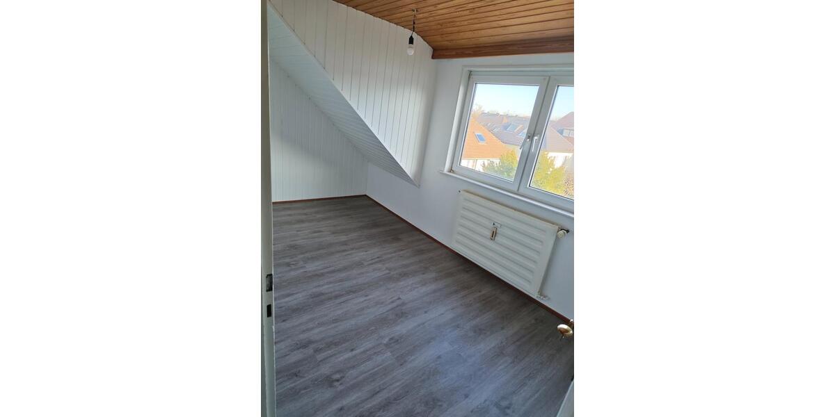 Dachgeschoßwohnung Remscheid Gemarkung Bergisch Born - 3 Zimmer, 60 m&sup2;, 490&euro; | Angebot:25300098