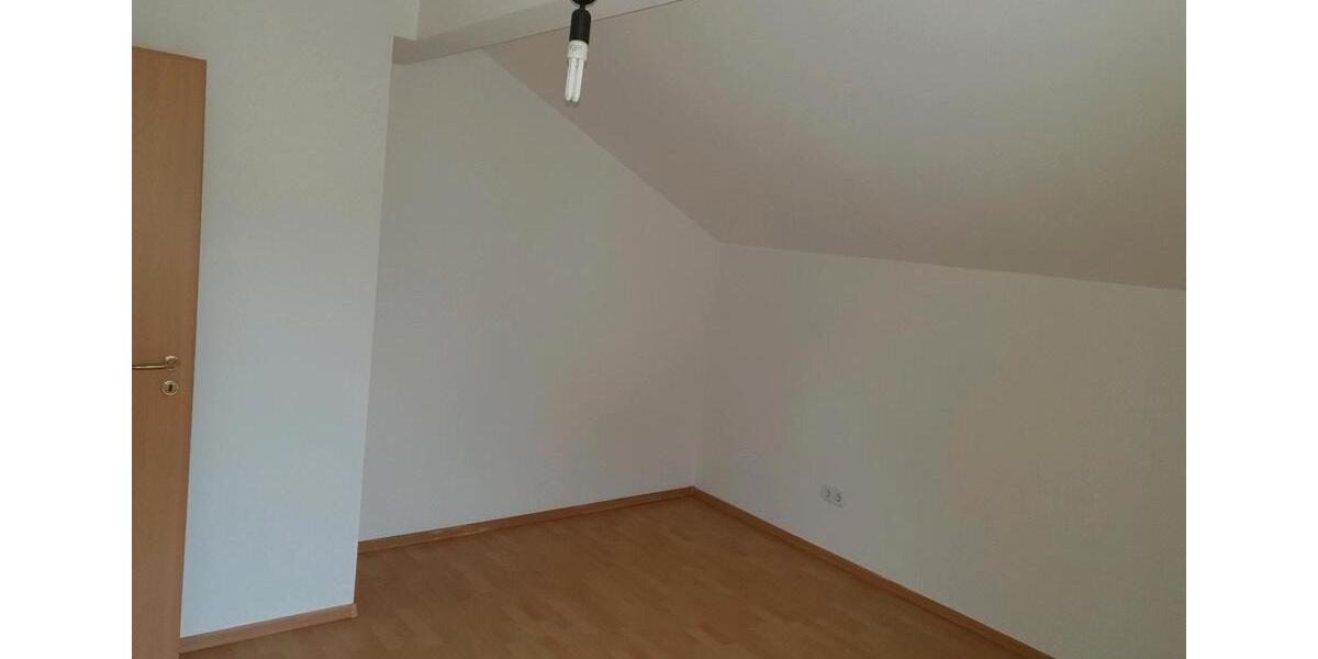 Dachgeschoßwohnung Remscheid Remscheid-Süd - 4 Zimmer, 80 m&sup2;, 595&euro; | Angebot:26639577