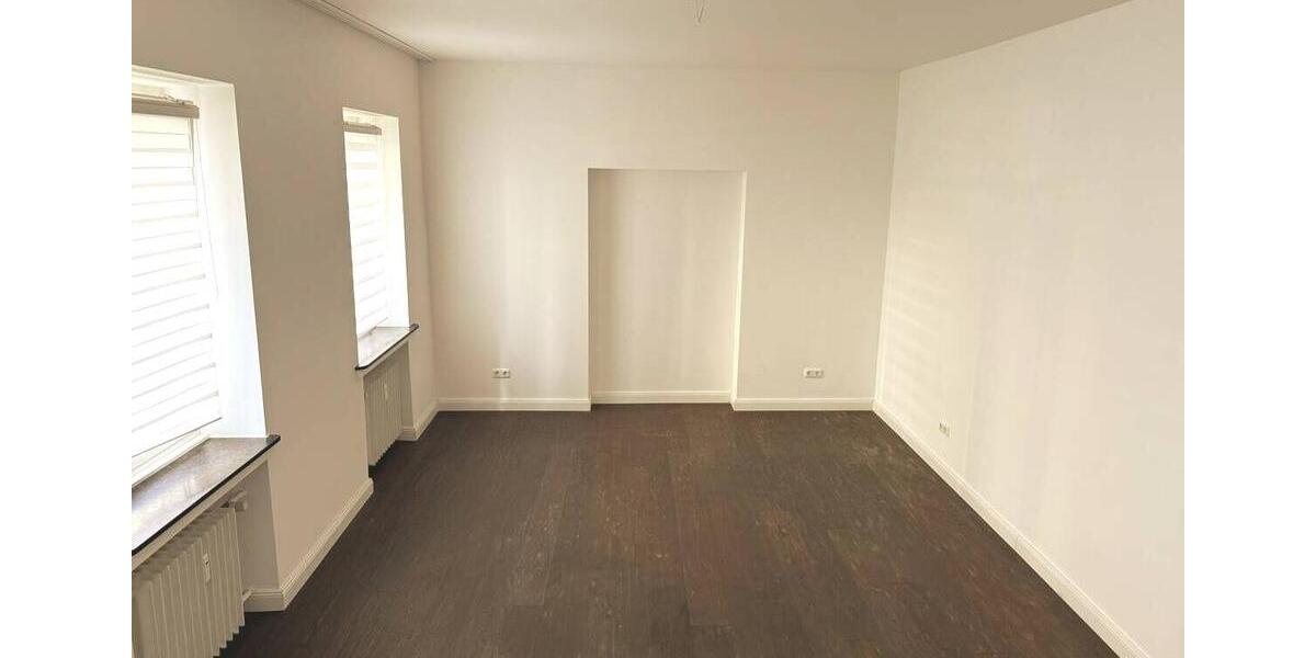 Etagenwohnung Düsseldorf Stadtmitte - 3 Zimmer, 103 m&sup2;, 1.700&euro; | Angebot:24443384