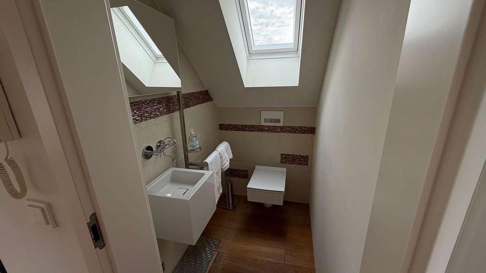 Dachgeschoßwohnung Essen Stadtbezirk II - 1 Zimmer, 72 m&sup2;, 1.050&euro; | Angebot:25924142