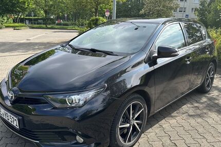 Toyota Auris 124.500 km 14.900 &euro; Monheim 40789