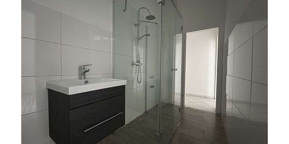 Etagenwohnung Velbert Nordstadt - 2 Zimmer, 65 m&sup2;, 550&euro; | Angebot:21379384