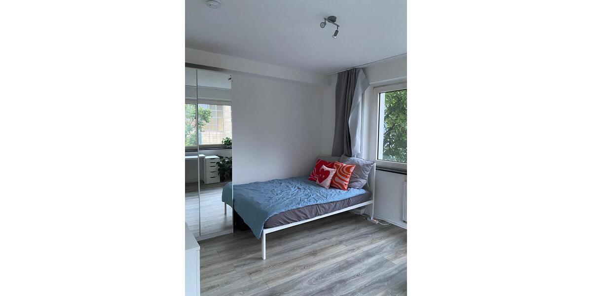 Etagenwohnung Düsseldorf Stadtmitte - 18 Zimmer, 70 m&sup2;, 600&euro; | Angebot:26602713