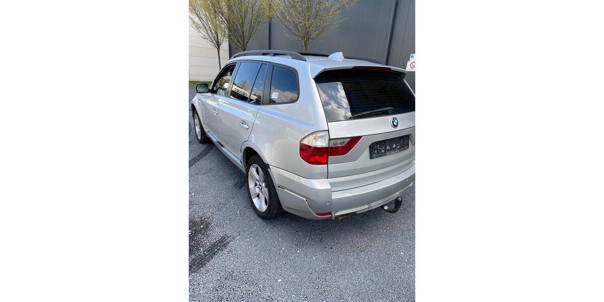 BMW X3 xDrive20d Aut/PANORAMA.SPORTSITZE:18-ZOLL.P 223.000 km 3.000 &euro; Hilden 40721