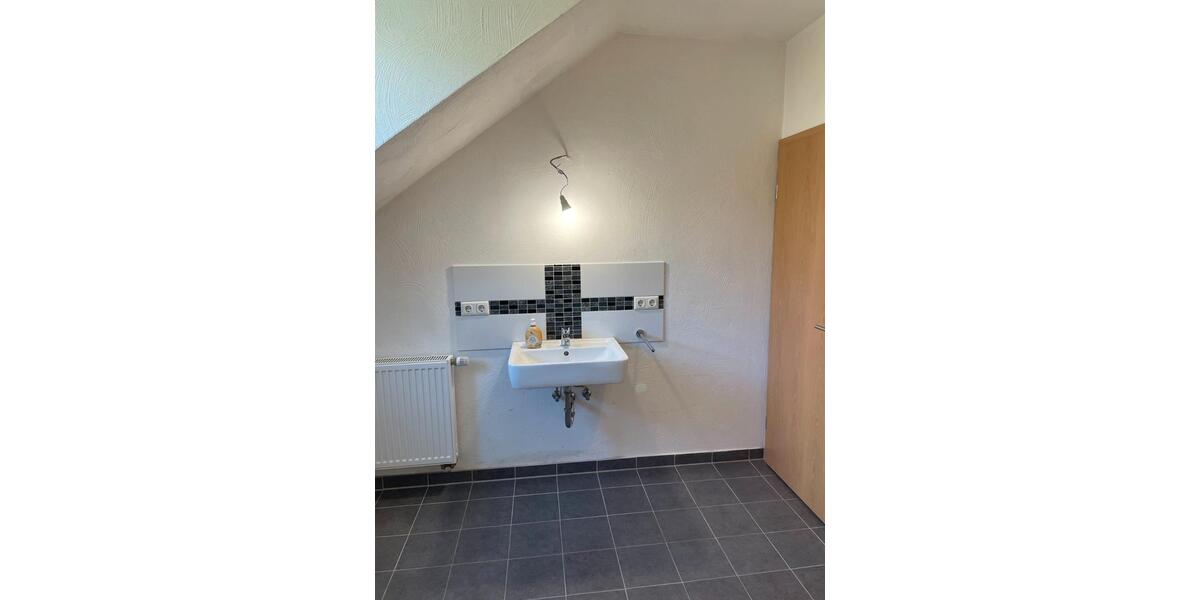 Dachgeschoßwohnung Essen Stadtbezirk VI - 3.5 Zimmer, 85 m&sup2;, 650&euro; | Angebot:26491237