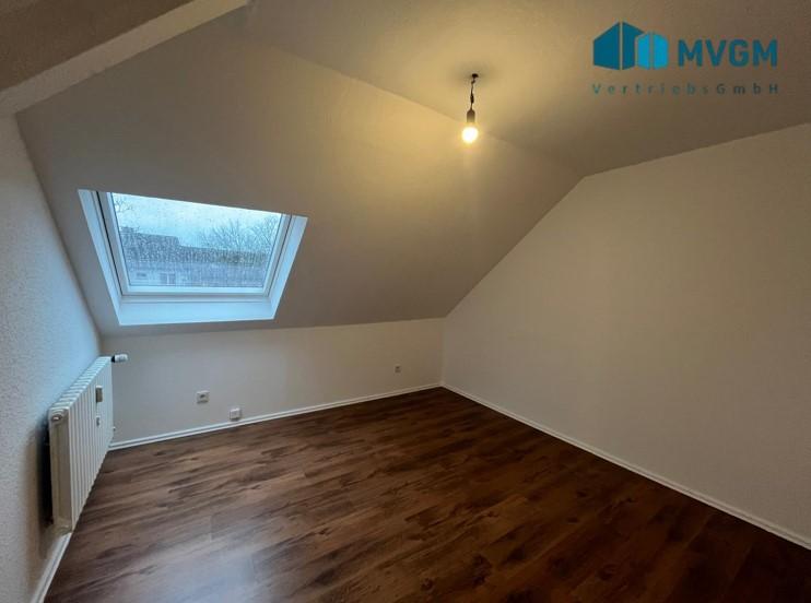 Dachgeschoßwohnung Essen Stadtbezirk III - 3 Zimmer, 65 m&sup2;, 520&euro; | Angebot:23858835