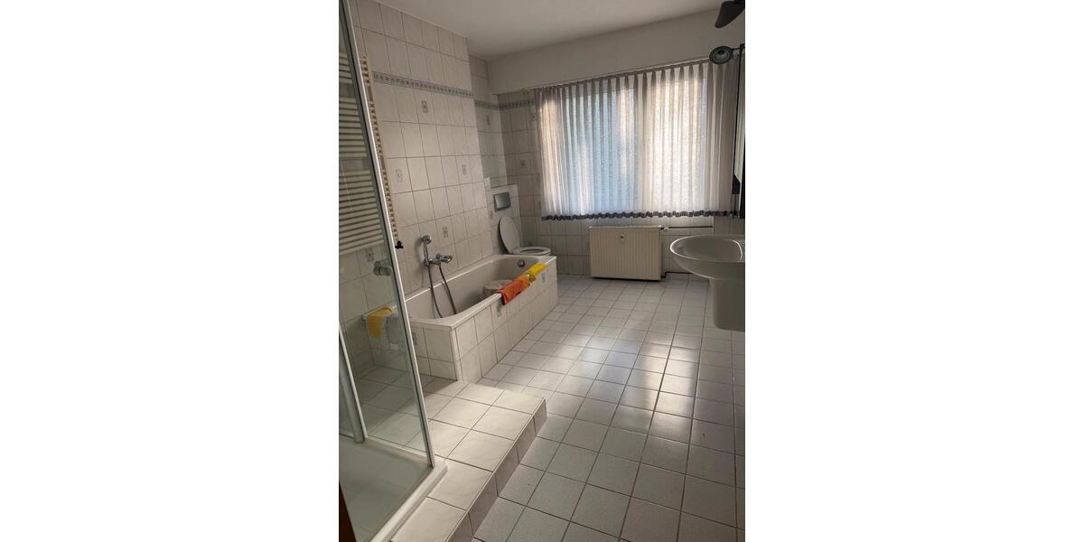 Erdgeschoßwohnung Gelsenkirchen Gelsenkirchen-Mitte - 3.5 Zimmer, 125 m&sup2;, 1.500&euro; | Angebot:26538381