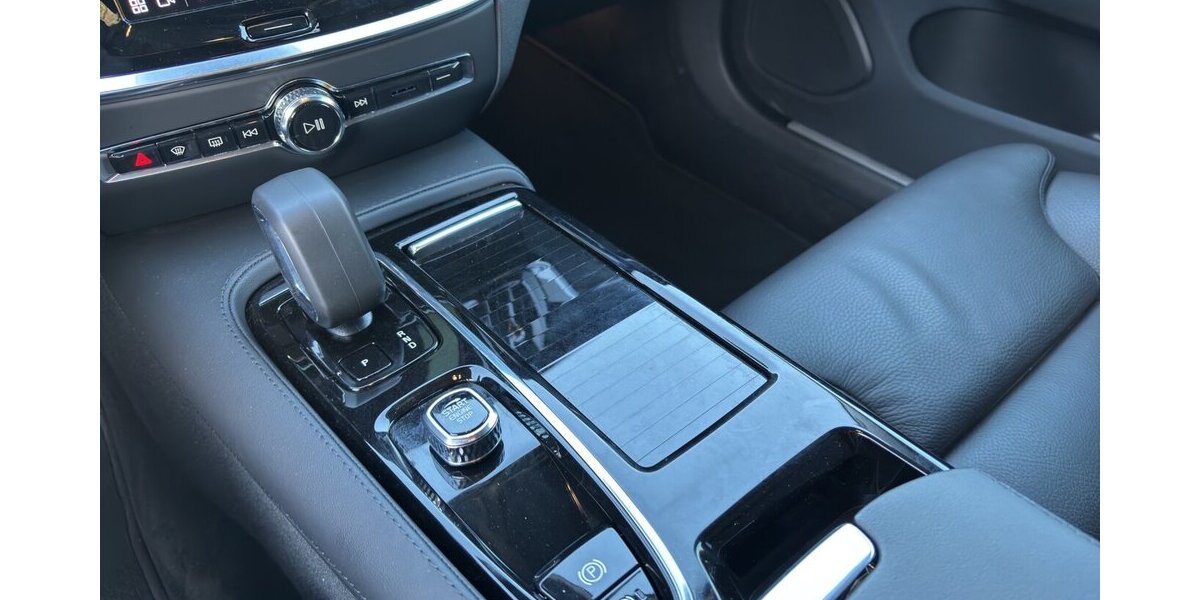 Volvo V60 T8 Plus Dark Hybrid AWD Leder LED AHK 12.629 km 29.400 &euro; Wuppertal 42327