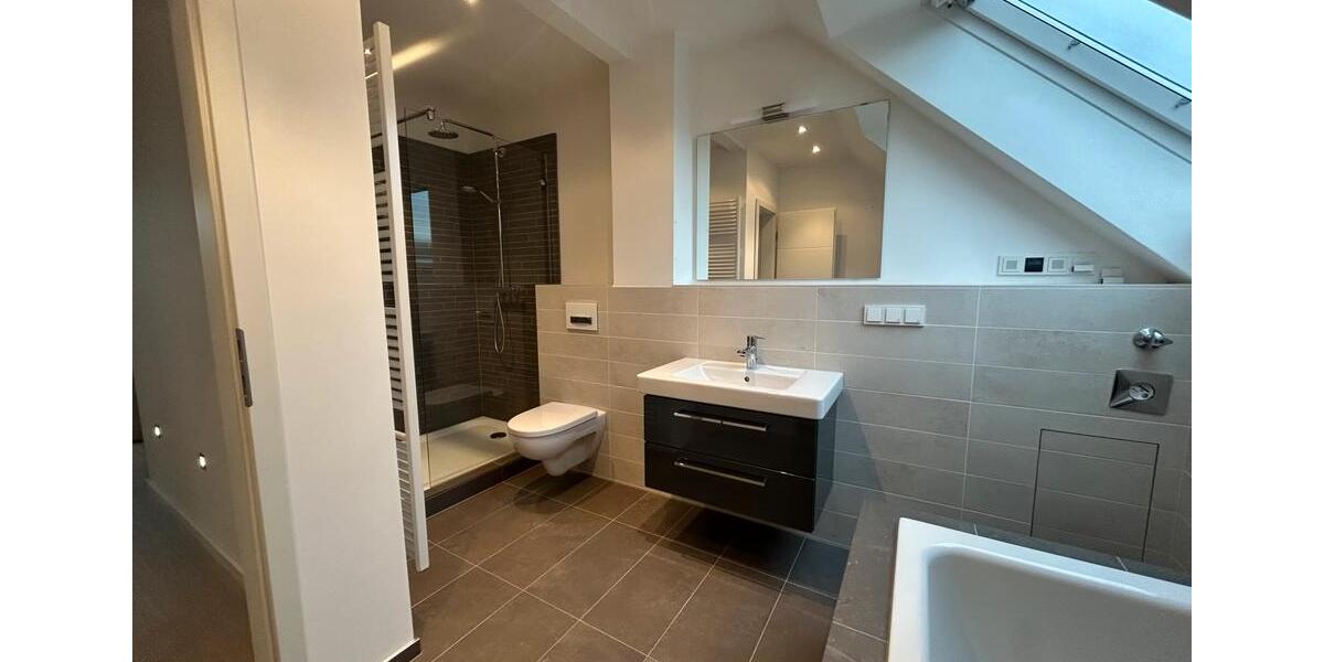 Dachgeschoßwohnung Solingen Burg - 3 Zimmer, 103 m&sup2;, 305.000&euro; | Angebot:25027377