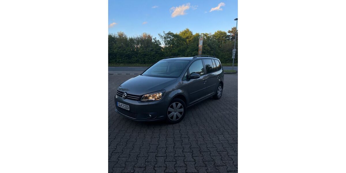 VW Touran 198.000 km 4.999 &euro; Düsseldorf 40595