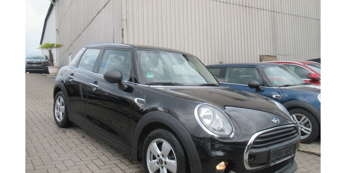 Mini One First 93.217 km 9.890 &euro; Herne 44653