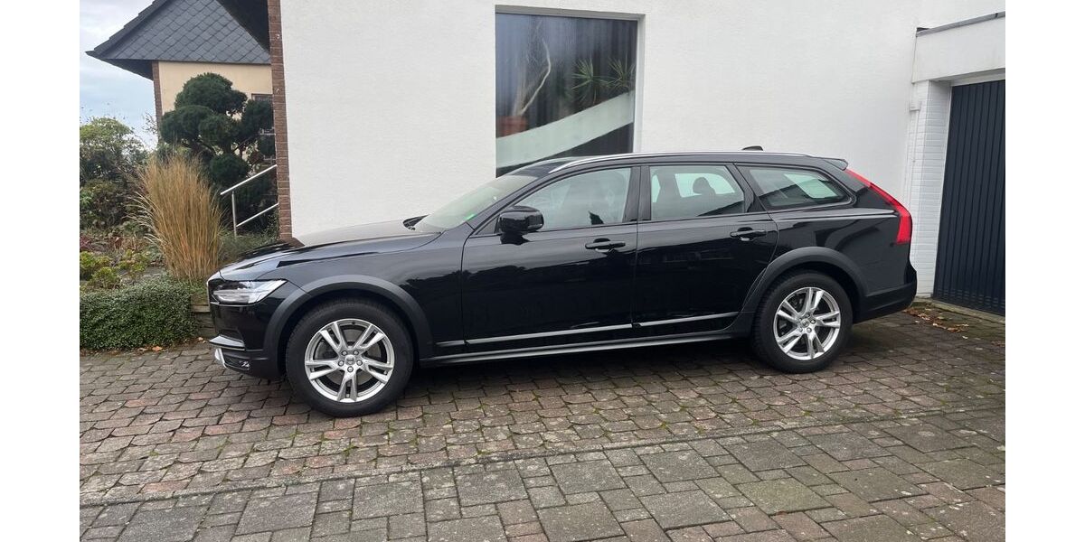 Volvo V90 Cross Country 54.000 km 32.500 &euro; Mettmann 40822