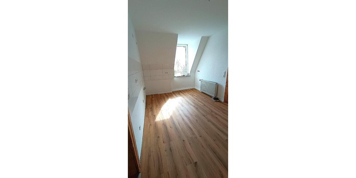 Dachgeschoßwohnung Wuppertal Gemarkung Langerfeld - 4 Zimmer, 100 m&sup2;, 950&euro; | Angebot:26324943